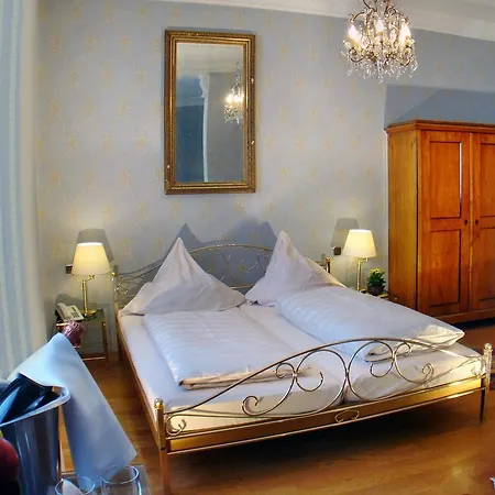 デア プラテンガルテン 3*